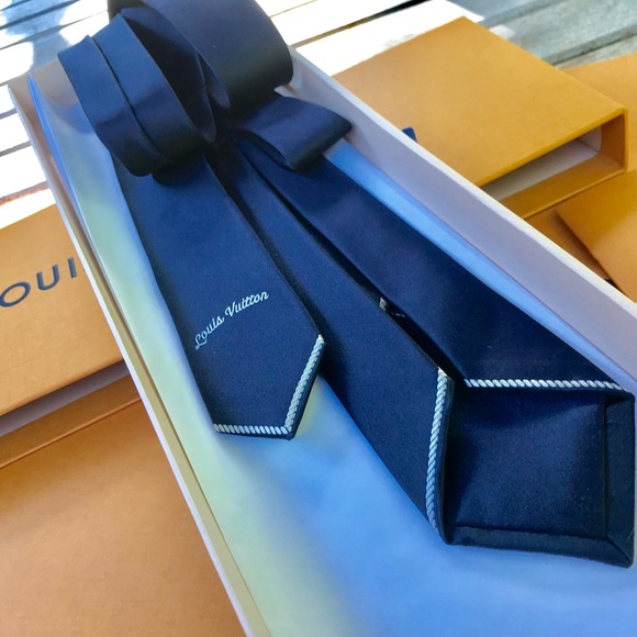 🎁LV JOURNEY🎁🆕💯AUTHN LOUIS VUITTON TRAVEL CAMBODIA BLUE PANTHER MOTIF TIE🔥 - Picture 6 of 16